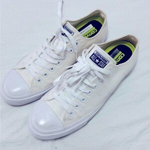 Converse Chuck Taylor tennis shoes. Size 9.5.